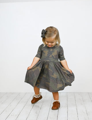 MID SLEEVE TWIRL DRESS - Weathered Camo